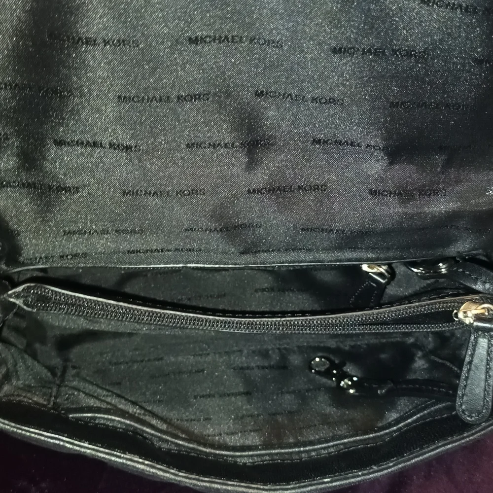Michael Kors purse - Picture 10 of 16